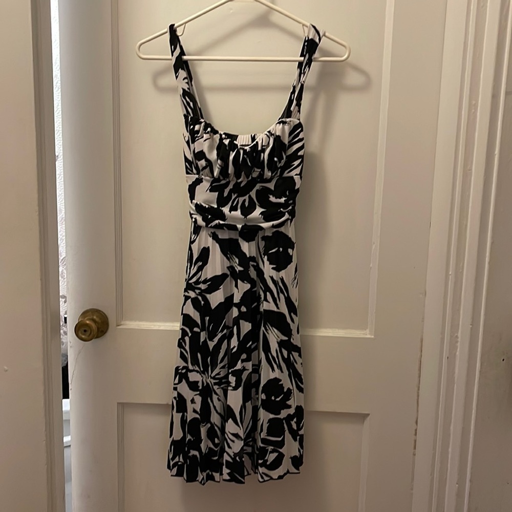 Speechless dress, tie back, pleated skirt